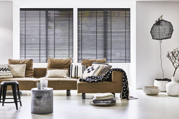 Duurzame woontrends: hoe natuurlijke materialen je interieur warmte en stijl geven